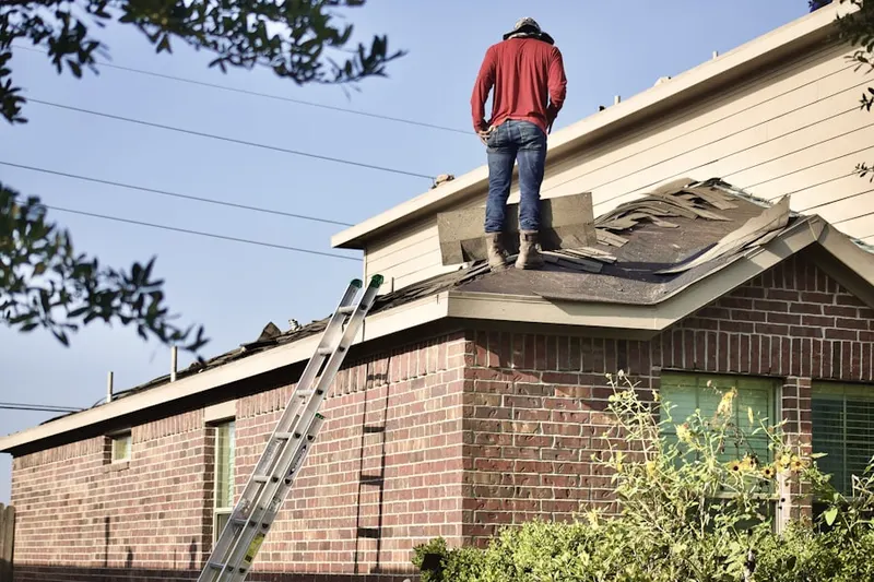 Professional roofer working on a residential roof in Vista Del Largo